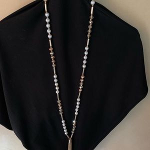 Pearly long necklace